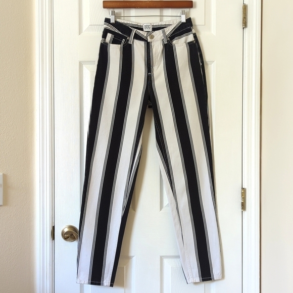 BDG Denim - BDG Urban Outfitters Striped High Waisted Tapered Leg Mom Jeans Black White 26